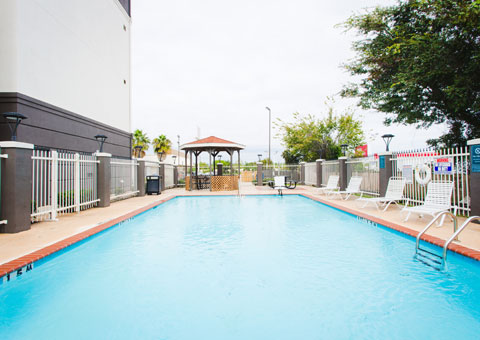 Large Pool at Palacio Royale Inn Signature Katy Hotel